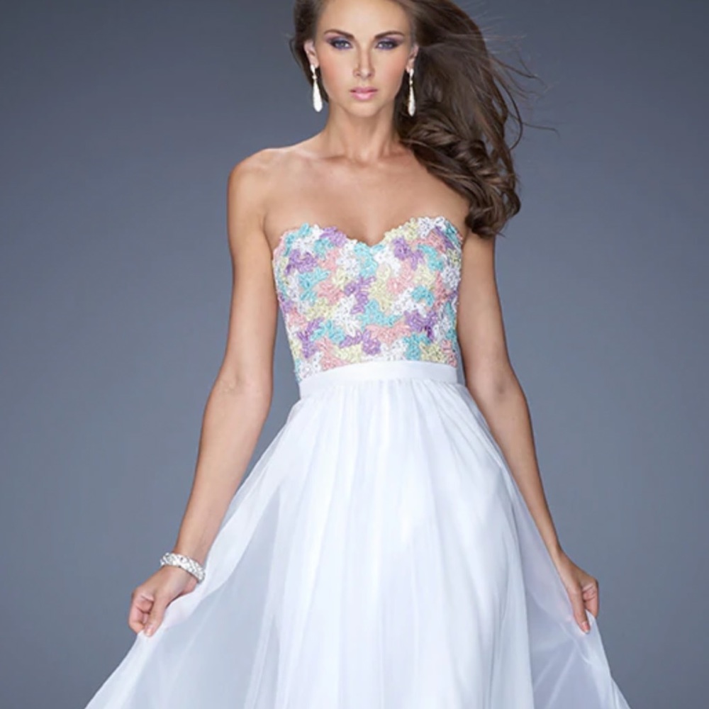 Prom NWT la femme lace multi color sweetheart top with chiffon bottom. Size 4